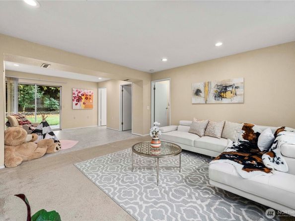 10316 NE 202nd Street, Bothell WA 98011