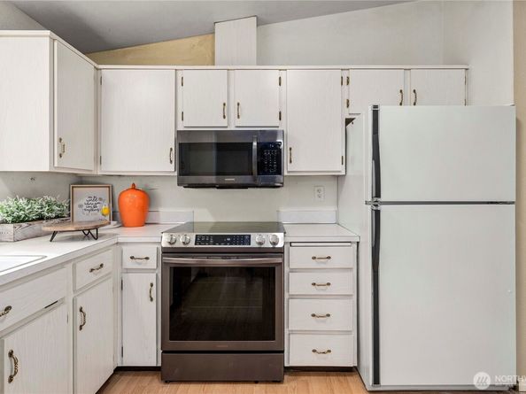 10316 NE 202nd Street, Bothell WA 98011