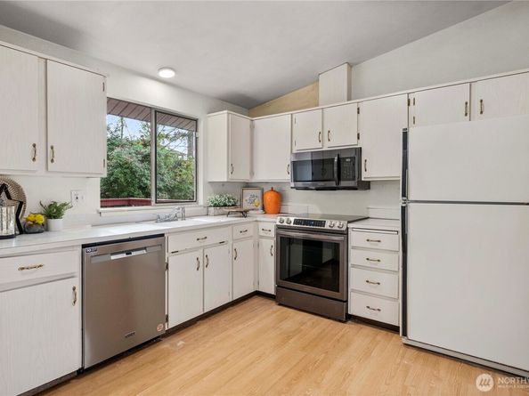 10316 NE 202nd Street, Bothell WA 98011