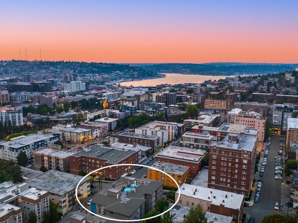 1616 Summit Avenue N203, Seattle WA 98122