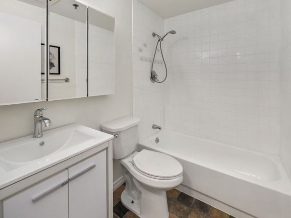 1616 Summit Avenue N203, Seattle WA 98122