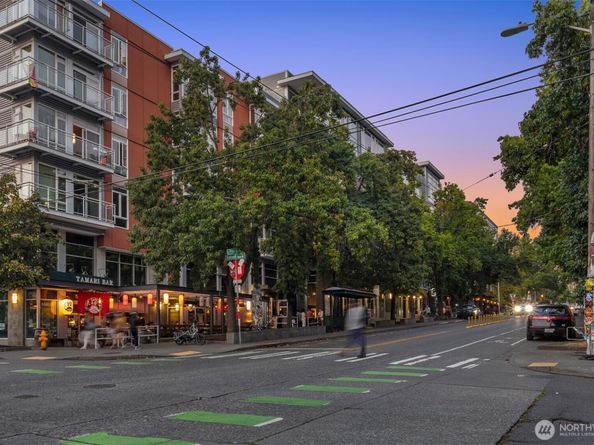 1616 Summit Avenue N203, Seattle WA 98122