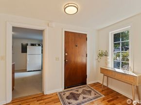 10340 39th Avenue NE, Seattle WA 98125