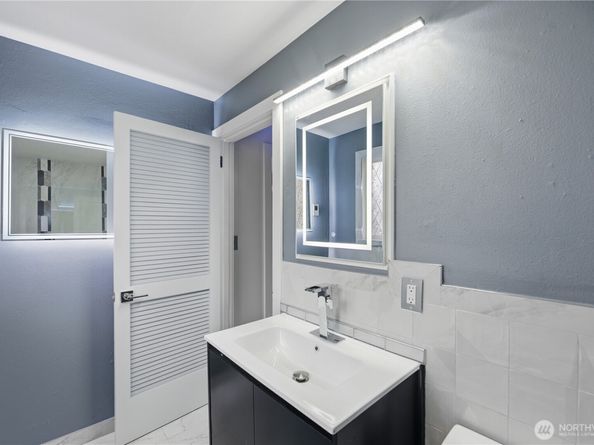 748 S Cloverdale Street 8, Seattle WA 98108