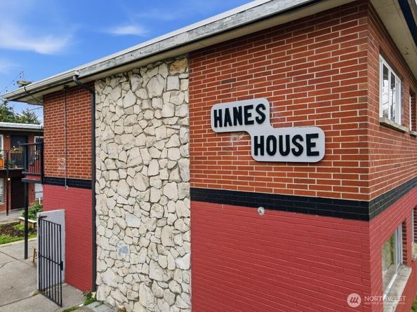 748 S Cloverdale Street 8, Seattle WA 98108