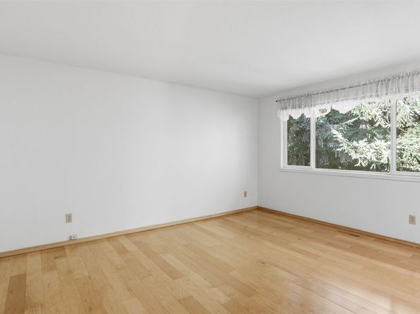 15618 SE 174th Street, Renton WA 98058