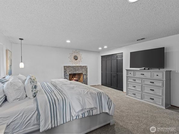 13922 Manor Way, Lynnwood WA 98087