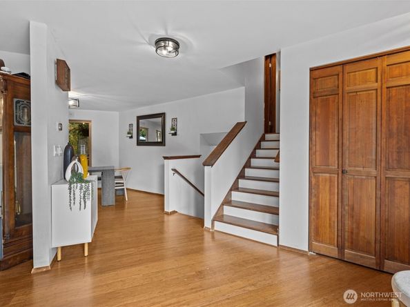 13922 Manor Way, Lynnwood WA 98087