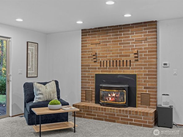 13922 Manor Way, Lynnwood WA 98087