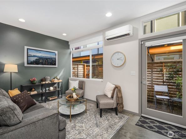 5936 S 36th Avenue F, Seattle WA 98118