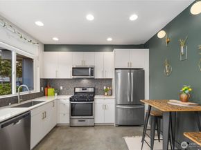 5936 S 36th Avenue F, Seattle WA 98118