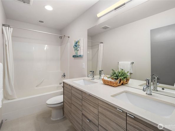 5936 S 36th Avenue F, Seattle WA 98118