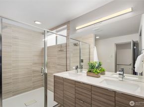 5936 S 36th Avenue F, Seattle WA 98118