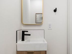 937 N 87th Street A, Seattle WA 98103