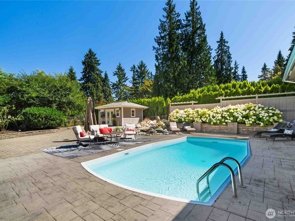 24215 75th Avenue SE, Woodinville WA 98072