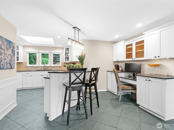 24215 75th Avenue SE, Woodinville WA 98072