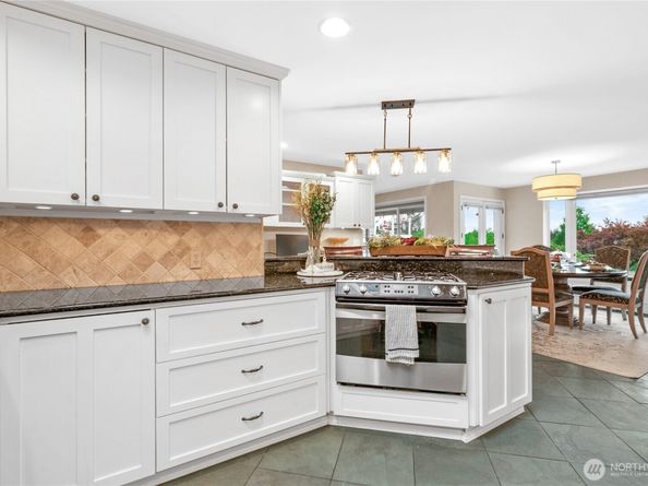 24215 75th Avenue SE, Woodinville WA 98072