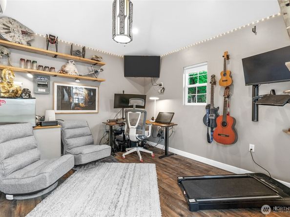 24215 75th Avenue SE, Woodinville WA 98072