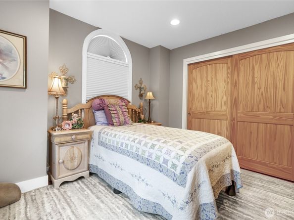 24215 75th Avenue SE, Woodinville WA 98072