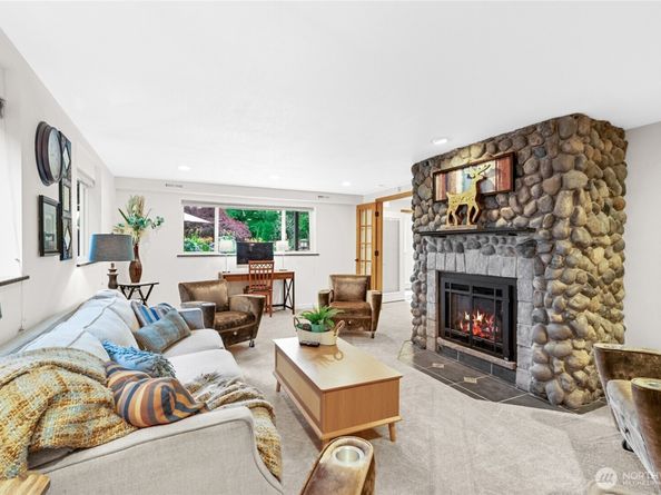 24215 75th Avenue SE, Woodinville WA 98072