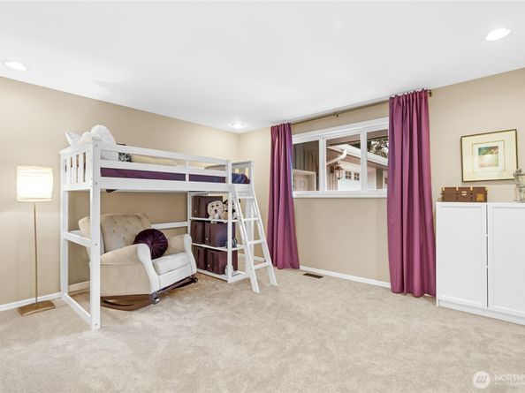 24215 75th Avenue SE, Woodinville WA 98072