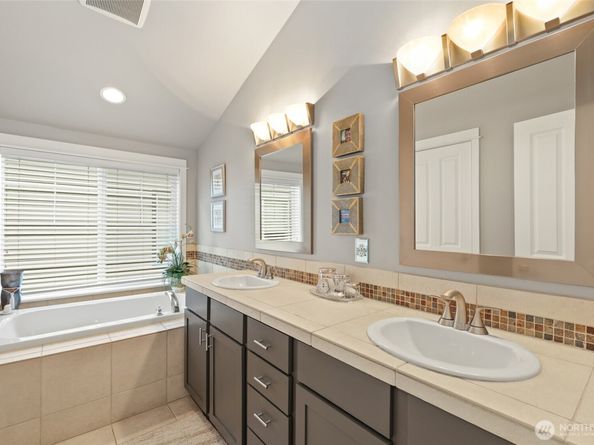 4535 NE 55th Street, Seattle WA 98105