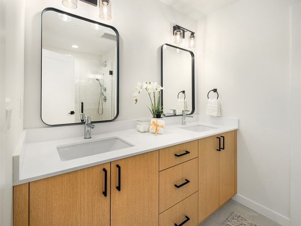 18015 2nd Avenue NE B, Shoreline WA 98155