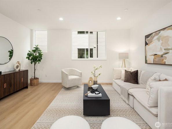 18015 2nd Avenue NE B, Shoreline WA 98155