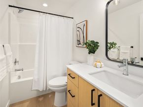 18015 2nd Avenue NE B, Shoreline WA 98155