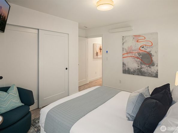 9553 Ashworth Avenue N B, Seattle WA 98103