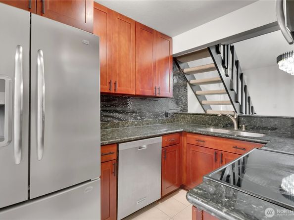 2524 S 317th Street 304, Federal Way WA 98003