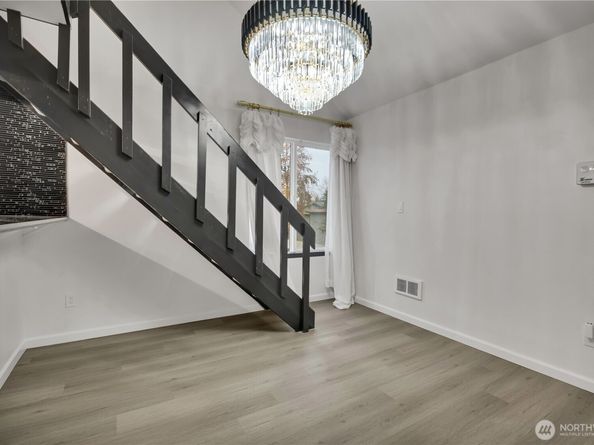 2524 S 317th Street 304, Federal Way WA 98003