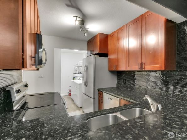 2524 S 317th Street 304, Federal Way WA 98003