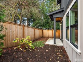 817 18th Avenue W, Kirkland WA 98033