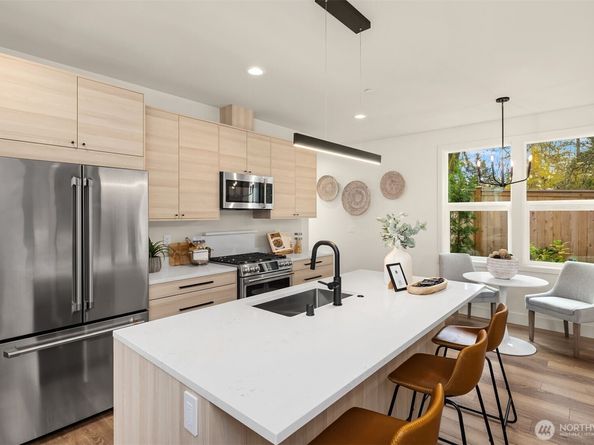 817 18th Avenue W, Kirkland WA 98033