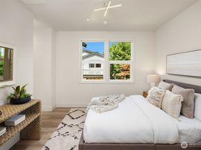 817 18th Avenue W, Kirkland WA 98033