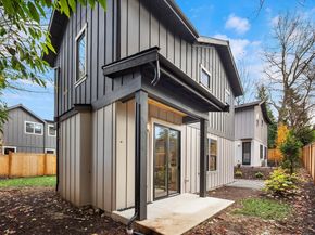 817 18th Avenue W, Kirkland WA 98033