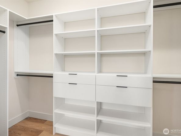 817 18th Avenue W, Kirkland WA 98033