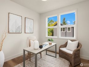 817 18th Avenue W, Kirkland WA 98033