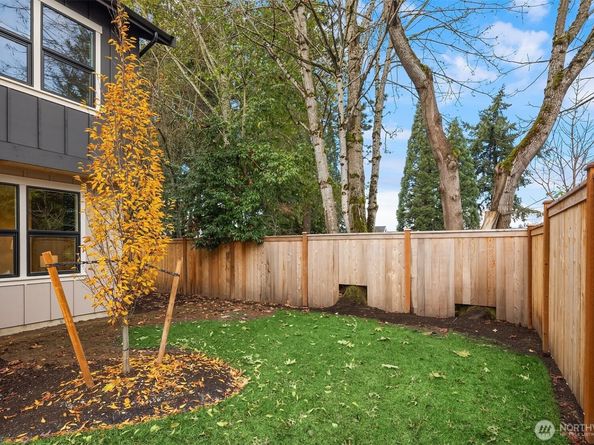 817 18th Avenue W, Kirkland WA 98033