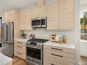 817 18th Avenue W, Kirkland WA 98033