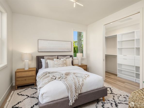 817 18th Avenue W, Kirkland WA 98033