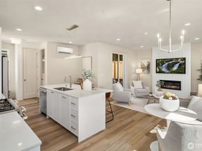 817 18th Avenue W, Kirkland WA 98033