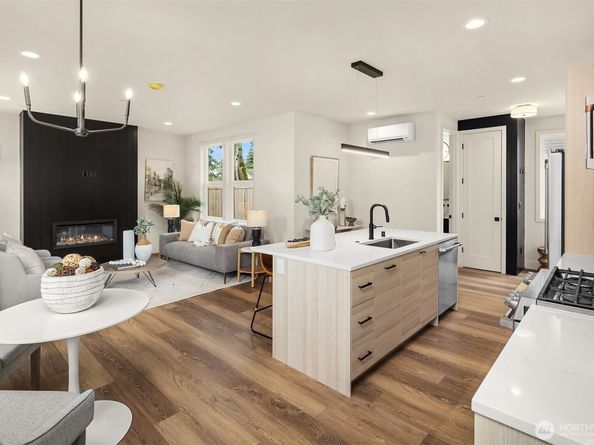 817 18th Avenue W, Kirkland WA 98033