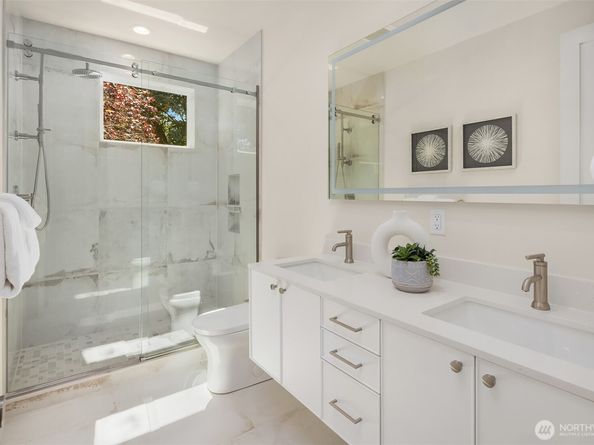 817 18th Avenue W, Kirkland WA 98033