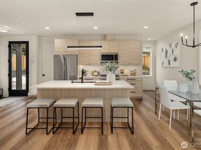 817 18th Avenue W, Kirkland WA 98033