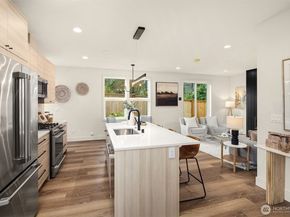 817 18th Avenue W, Kirkland WA 98033