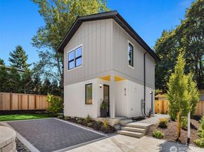 817 18th Avenue W, Kirkland WA 98033
