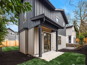 817 18th Avenue W, Kirkland WA 98033