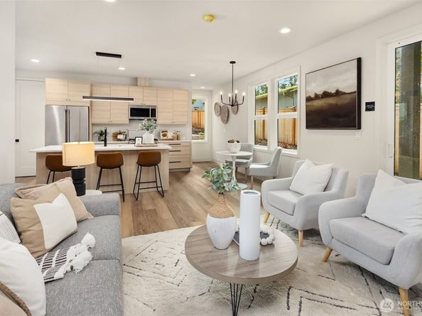 817 18th Avenue W, Kirkland WA 98033